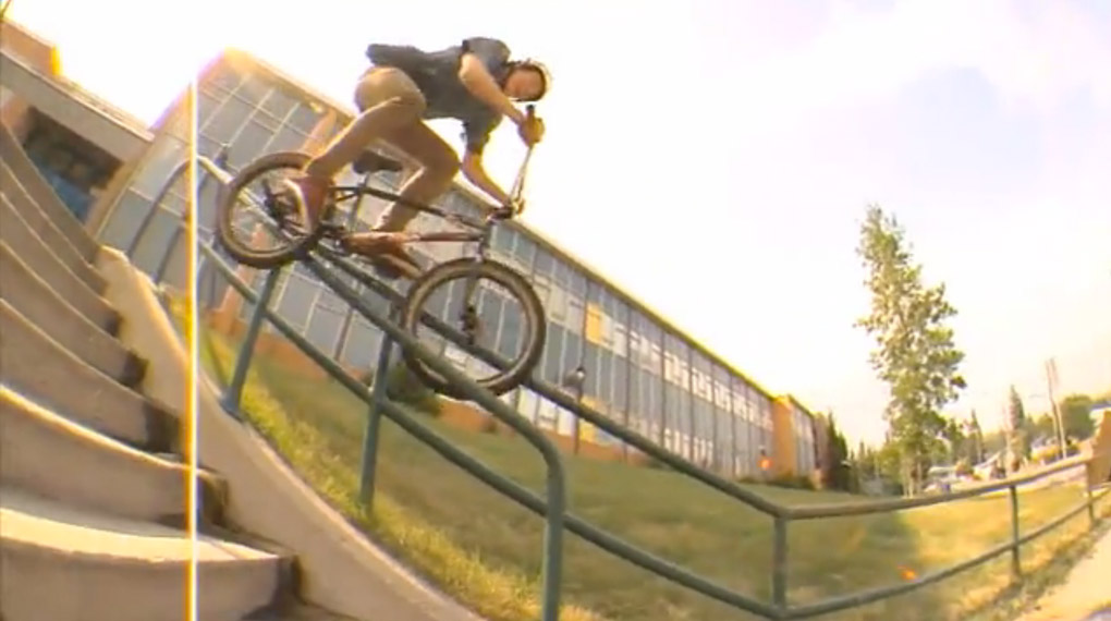 Owen Dawson erlegt für Divsion Brand kanadische Handläufe. Wer sein neues Video gesehen hat, weiß, dass er dabei ganze Arbeit leistet.