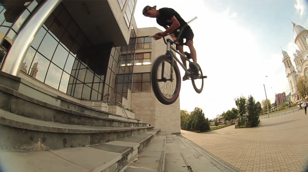 Raul Jula gehört zu den besten Streetfahrern Rumäniens. Was das 16jährige Nachwuchstalent schon so drauf hat, kannst du dir in diesem Video genauer angucken.