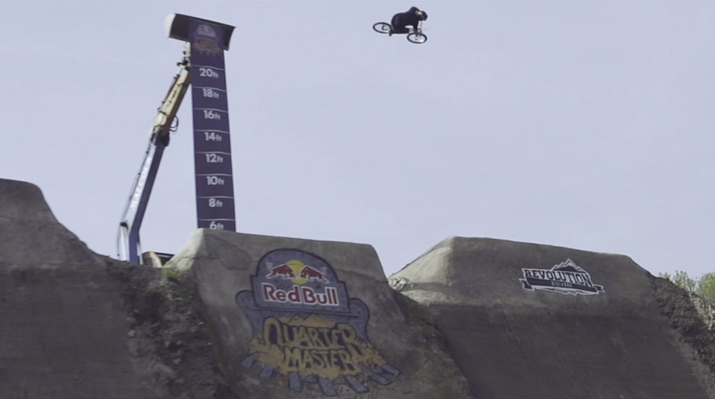 Bei Red Bull wollte man wissen, was passiert, wenn man die furchtlosesten BMXer der Welt auf die wahrscheinlich größte Dirtquarter aller Zeiten loslässt.