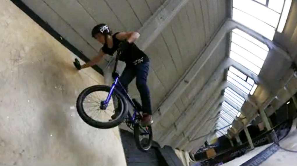 70-Sekunden-Quickie im Fichtelgebirge: Der 15jährige Willy Herrmann aus Dresden zeigt im RadQuartier Kirchenlamitz einen Auszug aus seinem Trickrepertoire.