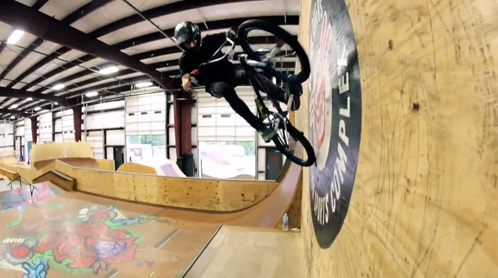 Seit seinem Sturz vor zwei Jahren gab es immer wieder vereinzelt Infos über den Stand der Genesung von Brett Banasiewicz. Jetzt gibt es ein neues Video.