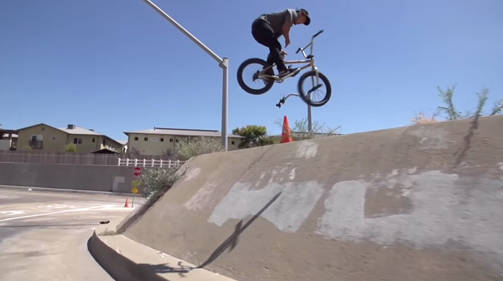 Chad Kerley erzählt worin für ihn der Reiz am Streetfahren liegt und warum er auf der Straße mehr Spaß, als in einem Skatepark, hat. The Rider