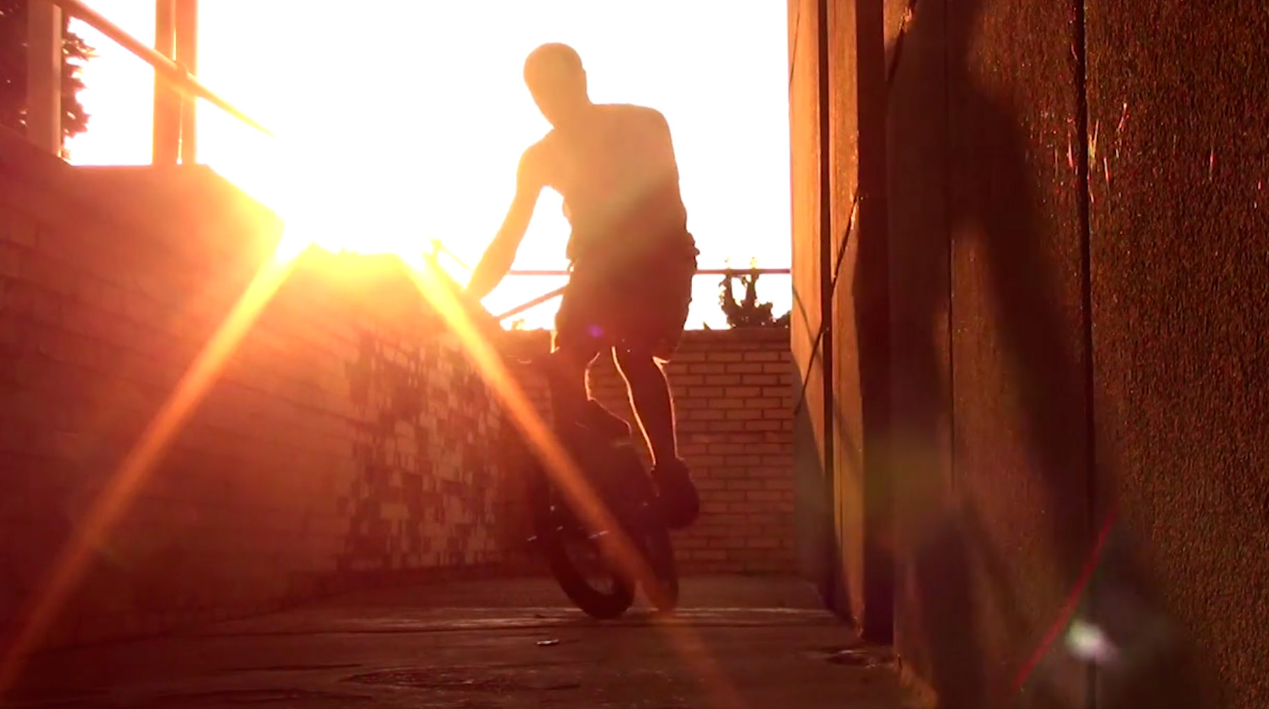 Tyler Rembold hat ein supersmoothes Video von sich selbst gemacht und zeigt dabei, dass nicht alle Edits Gangsterrap brauchen.