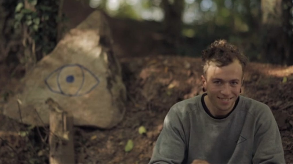 Perfekter Trailsstyle und der englische Mutiny-Fahrer Robbo sind quasi synonym. In diesem Video von den Villij Trails zeigt einmal mehr, warum das so ist.