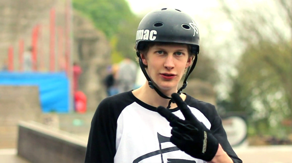 Videobotschaft an den neuen Klamottensponsor aus Sportgarten: Arne Knattert hat seinen Welcome-Edit für Unmac Clothing im Bremer Rampenparadies gefilmt.