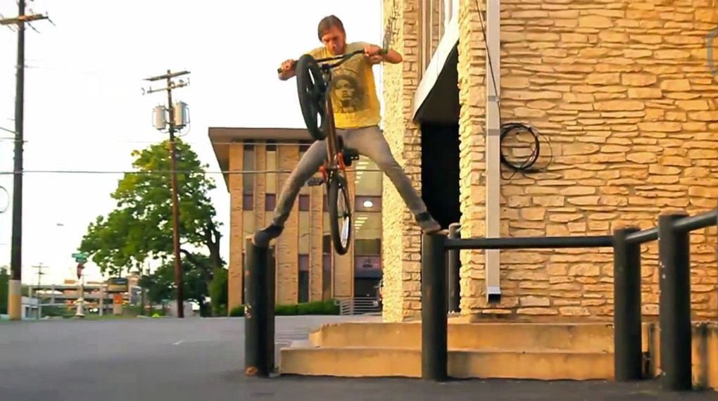 Erik Elstran, Rob DiQuattro, Jake Seeley, Charlie Crumlish und ein Typ mit Tuff Wheels geben in diesem Video ihr Bestes, um Austin 