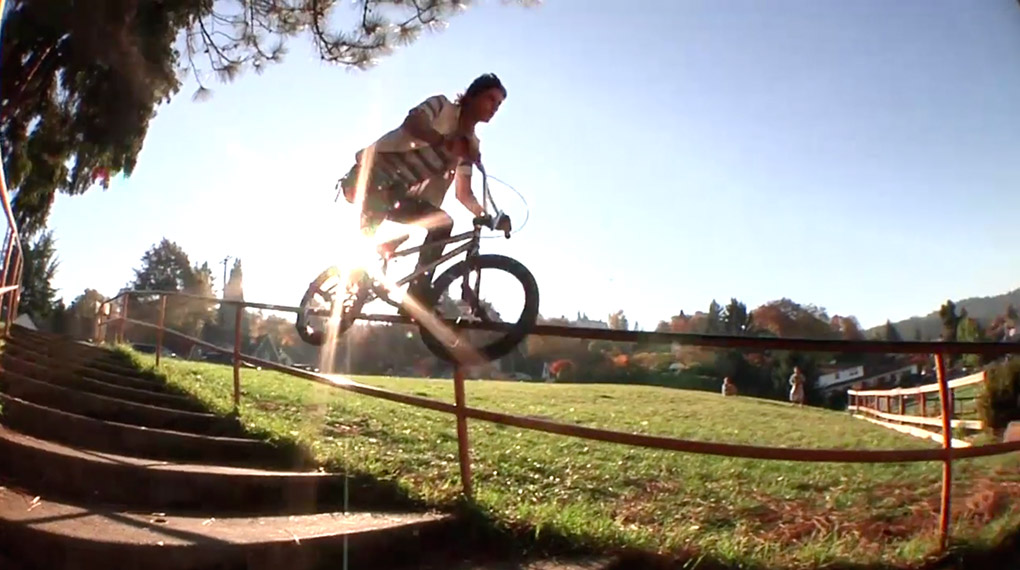 Caleb Ruecker präsentiert in seinem Edit jede Menge Grinds, schnelle Clips, völlige Random-Momente und einige Banger. Anschauen lohnt sich.