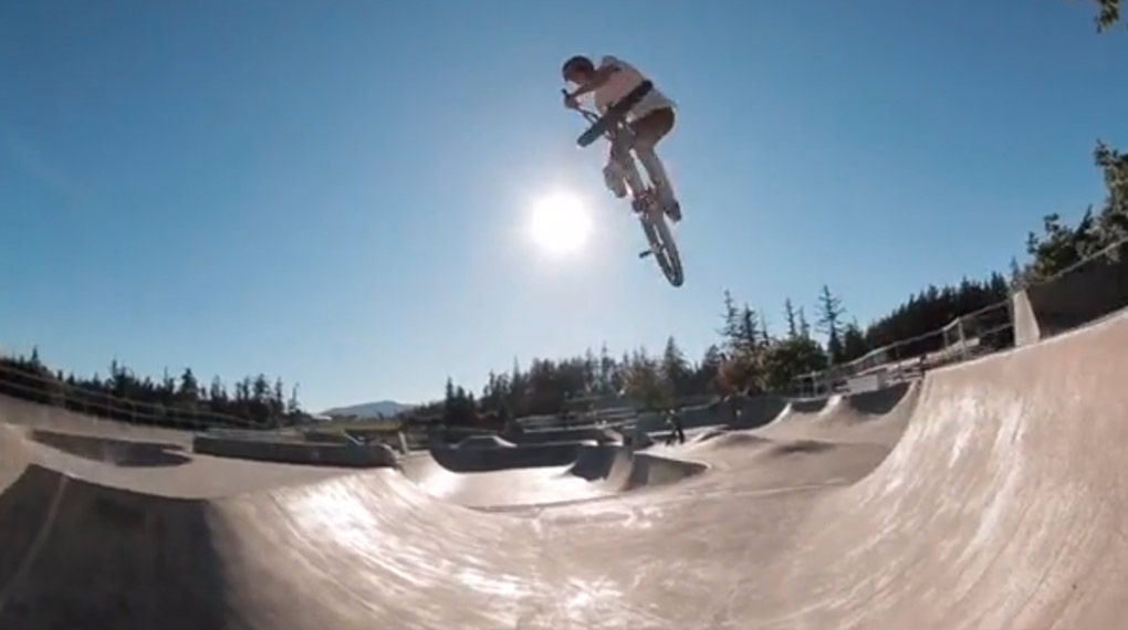 Der Cult-Pro und 2014er X-Games-Medaillist Chase Hawk hat sich für dieses Video einige unglaubliche Betonbowls in Washington vorgeknöpft. Hammer!