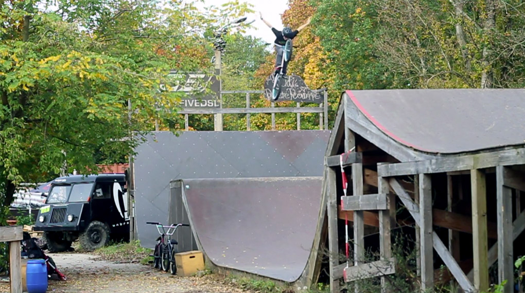 Dominik Freigang fährt ab sofort für das Bikers Base Clothing Team und hat in nur zwei Tagen seinen Welcome-Edit im Mellowpark in Berlin gefilmt.