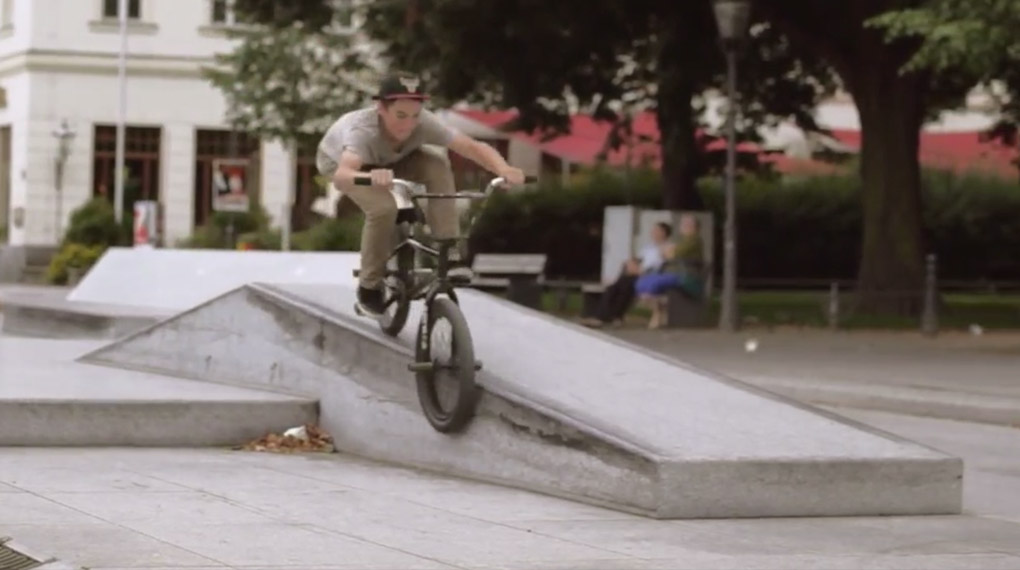 Das Nachwuchstalent Felix Funke hat zwar erst 14 Lenze auf dem Buckel, ist aber trotzdem schon mächtig durstig. Wonach? Na, nach Grindsport natürlich!