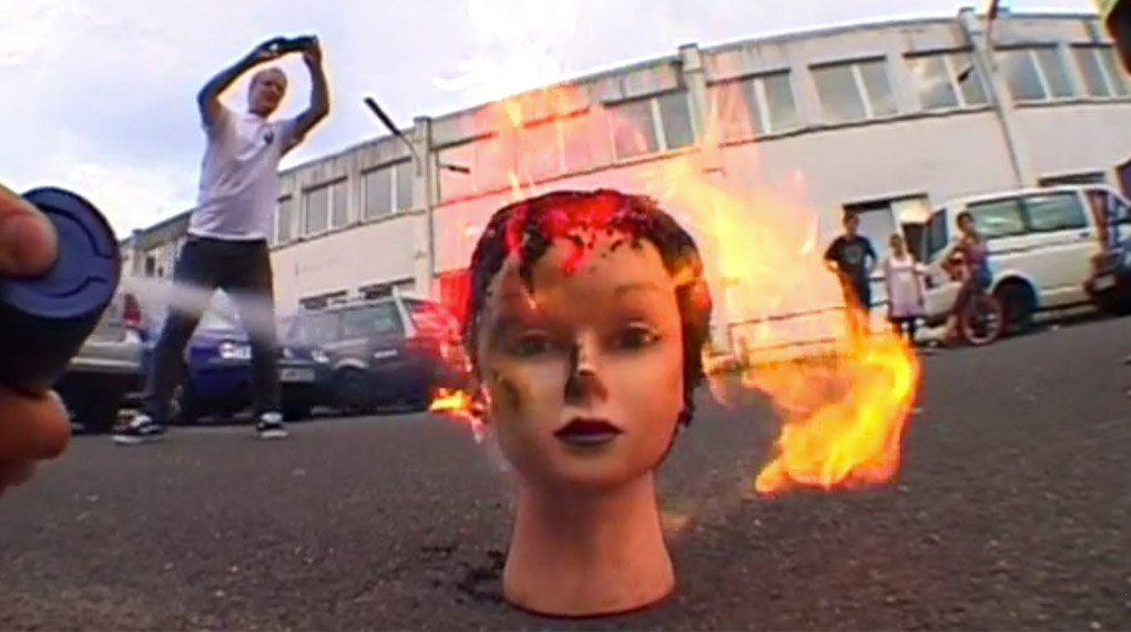 Zwölf Minuten Chaos aus Trier gipfeln in der Vorstellung des neuen Teamfahrers: Hier geht