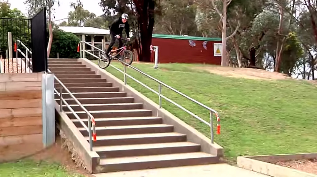 Das Pro-Team von Colony ist um ein Railmonster reicher, denn Jack Kelly bekommt ab sofort einen Gehaltscheck für das Bearbeiten von Handläufen in aller Welt.