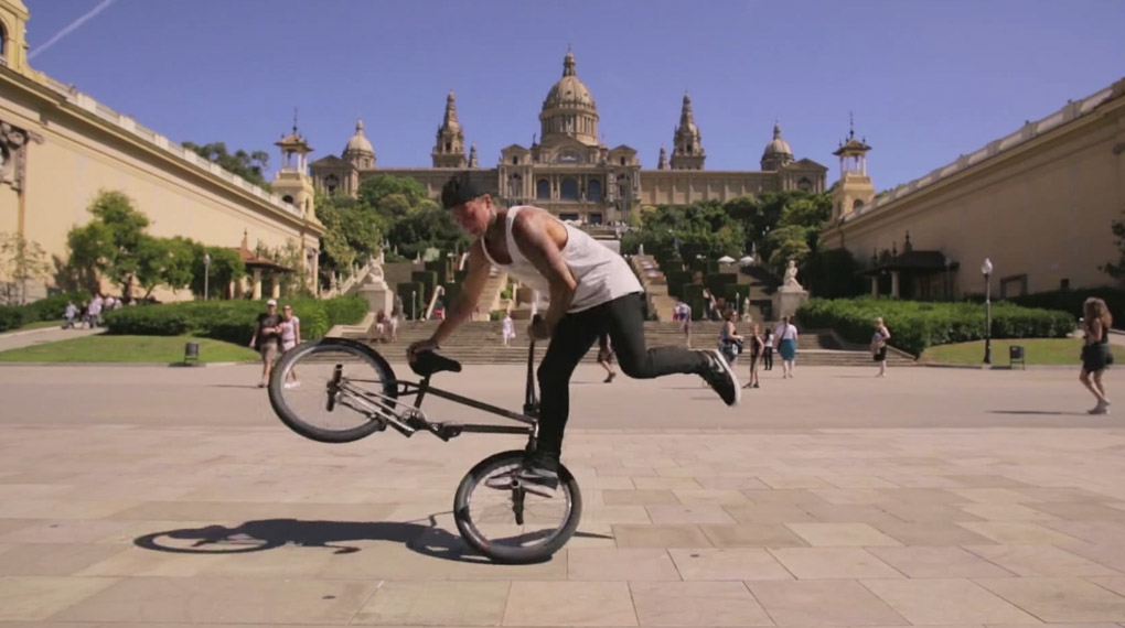 Sonne, Palmen, Flatlandsessions: Kevin Nikulski wirbelt in diesem Video im Auftrag von KHEbikes und mit viel guter Laune über die Plätze von Barcelona.