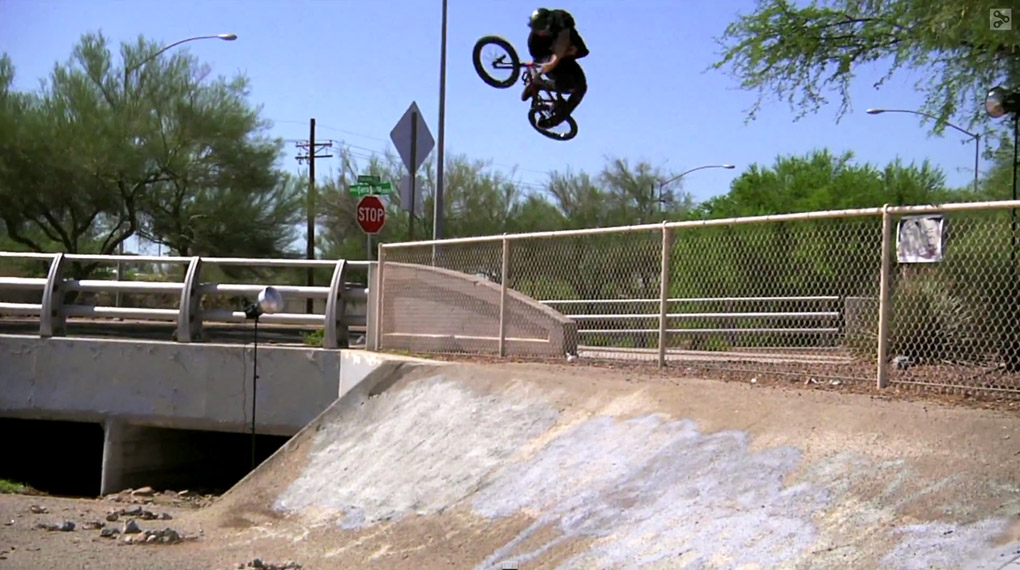 Parallel zu den Fotoshootings für sein Ride-Interview hat Kevin Peraza noch dieses Video aus dem Ärmel geschüttelt. Wie sagt man so schön? Übertalentiert!