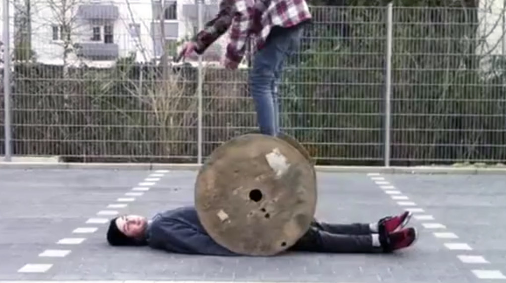 Schabernack, Grinds und Unterhosen: Den Welcome-Edit von Niklas Wille für Bikers Base Clothing gibt es in der offiziellen Version und als Director