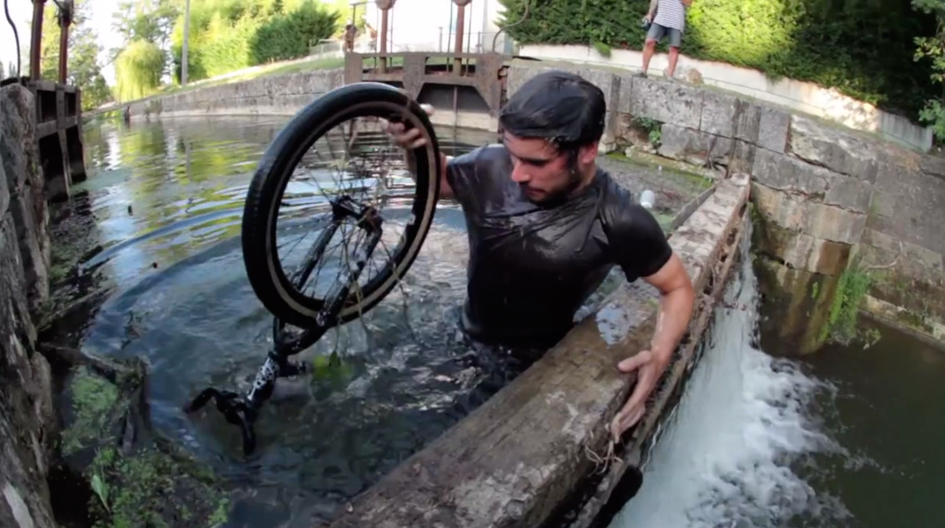Arnaud Malthieu, Antoine Debenest, Pierre Blondel und Pampa auf einem Roadtrip: Jede Menge Spaß, Betonbowls und gutes Wetter. Sommer, komm zurück!
