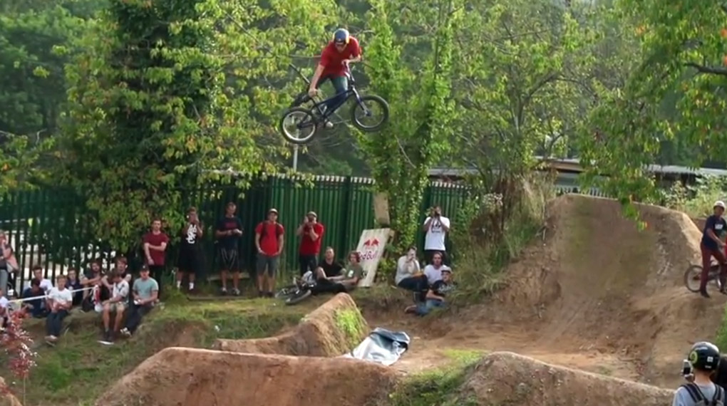 Im Finale von Red Bull Raditudes 2014 besuchen Mike 