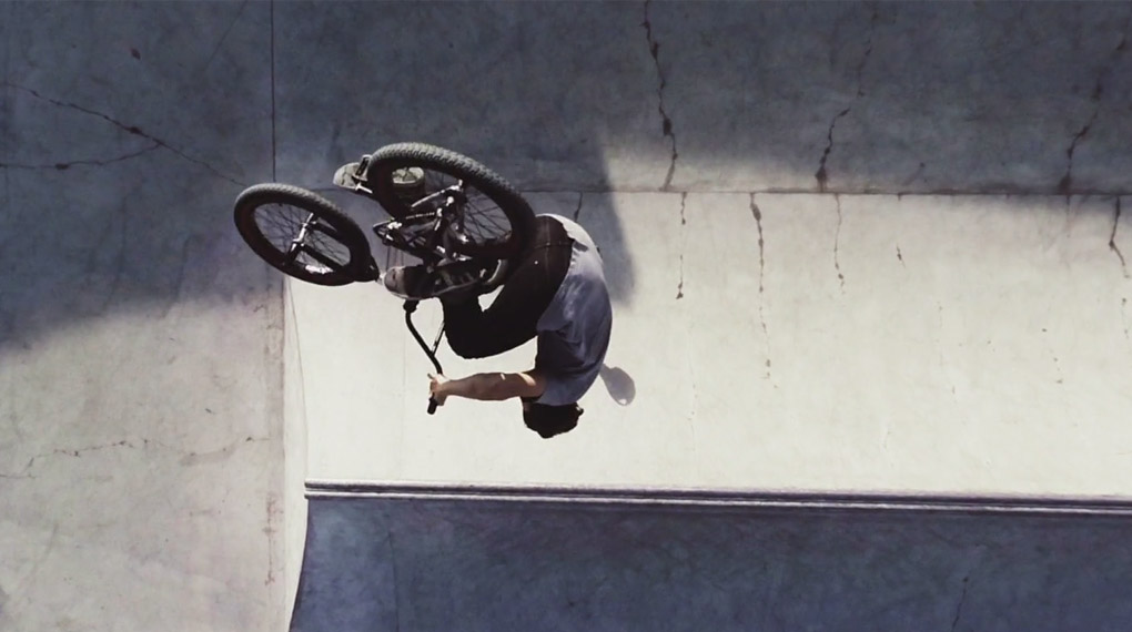 Michael Dunger ist extra früh aufgestanden, um an einem wunderschönen Sonntagmorgen in Mannheim-Schönau mit Flairs an hüfthohen Spines um sich zu werfen.