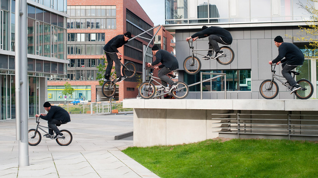 Stephan Götz hat für uns vier Tage lang Dauerfeuer gegeben. Das beeindruckende Ergebnis kann man in freedombmx Ausgabe 120 und/oder diesem Video angucken.