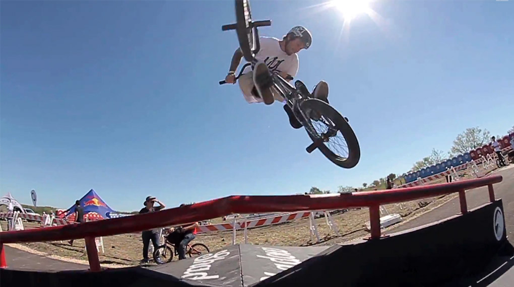 Auf dem Texas Toast Jam 2014 ging es während des Streettrainings hoch her und der Gauntlet-of-Death-Hindernisparcours wurde auch schon bezwungen.