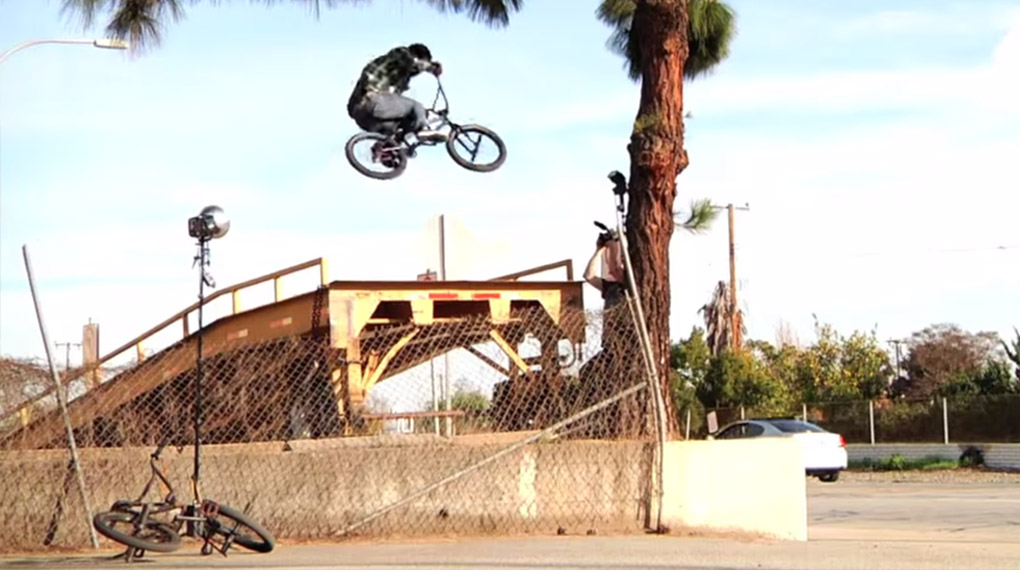 Locker-flockig durch die Straßen: Timmy Theus nutzt in seinem Part auf der 