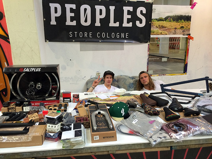 Gudde Laune am Stand des Peoples Stores