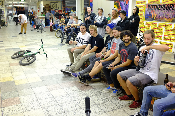 Hilfe, wer schreibt für mich eine Bildunterschrift?!