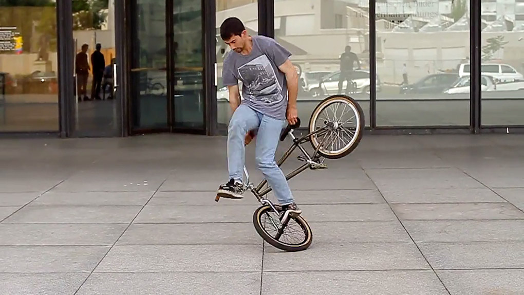 Wilde Flatlandcombos und richtig gutes Streetfahren gibt es im neuen Autum Mixtape. Ein Querschnitt durch das ganze Autum-Team. Flat.Street.Whatever