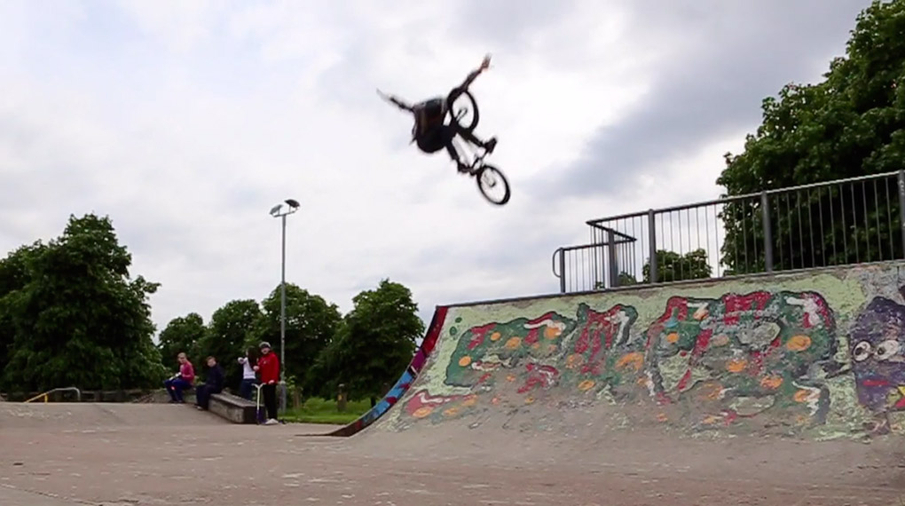 Die Festplatte von Chaz Mailey hat den Geist aufgegeben und fast alle Clips sind verloren, die wenigen übrigen hat er zu einem wunderbaren Video geschnitten.