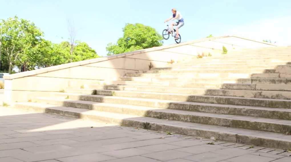 Clement Carpentier fährt seit einiger Zeit für Flybikes, jetzt gibt es endlich seinen Willkommensedit mit jeder Menge guter Street-Action und kurzen Hosen.