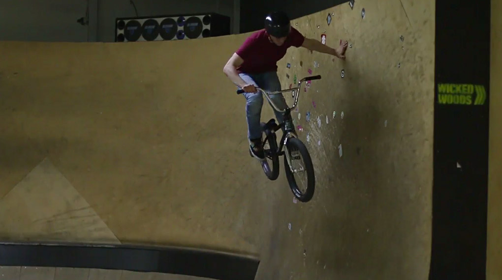 Leservideo: Denis Kudi ist bis jetzt noch ohne Sponsoren unterwegs. Vielleicht ändert sich das aber nach diesem Edit, in dem Denis die Wicked Woods zerlegt.