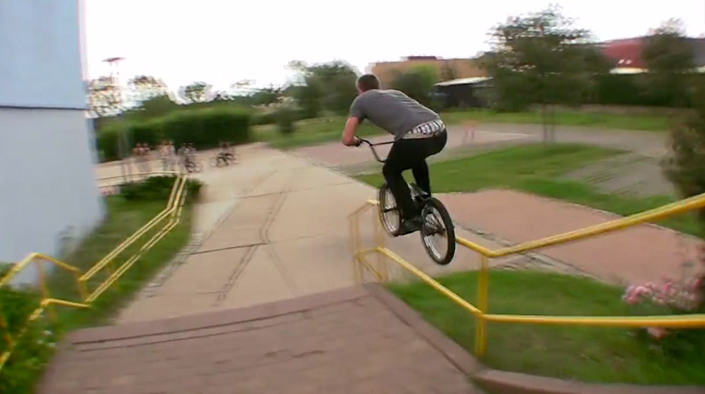 Martin Gebauer hat, wie gewohnt, Lust auf hüfthohe Rampen und zeigt, dass es nicht immer riesige Rampenkonstruktionen braucht, um Spaß zu haben.