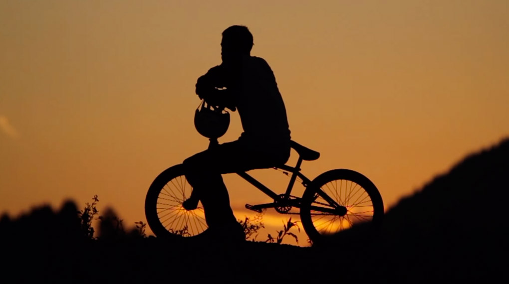 Markus Hampl is back! Vor eineinhalb Jahren hat er sich den Fuß zerstört und musste sich durch die Welt des Schmerzes zurück auf sein Rad kämpfen.