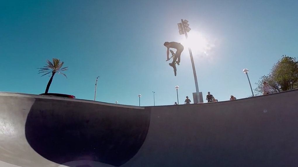 Simone Barraco und Stefan Lantschner machen zusammen Barcelona unsicher. Auch wenn du bereits Videos aus der Fahrerperspektive gesehen hast, wirst du Spaß haben.