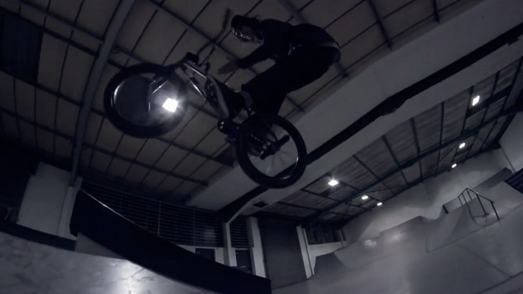 Tom Deville war für die United "French Connexion" ein paar Tage im Four Down Skatepark und hat dort fleißig Clips gesammelt.