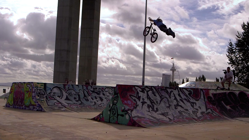 Tom Justice hat versucht dem englischen Herbstwetter ein Schnippchen zu schlagen und ist nach Portugal geflogen, um dort einen Edit zu filmen.