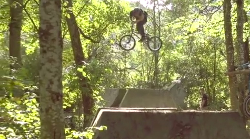 Die BMX Freunde Allgäu lassen die Saison 2014 mit einem gemütlichen Jam an den UKP Trails ausklingen. Mehr dazu im Video.
