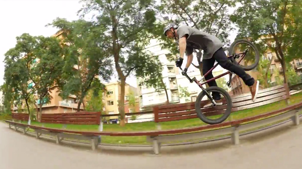 Komplexe Balanceübungen und ein amtlicher Ender – so kann man die Clipausbeute von Connor Lodes in Barcelona für seinen 