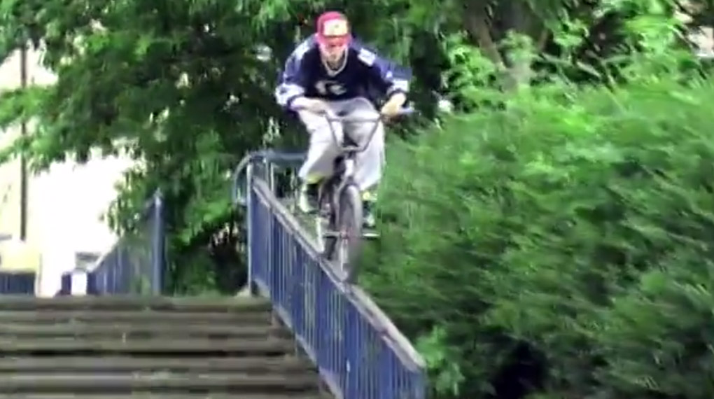 Dale Armstrong hat für wethepeople ein paar Hochgeschwindigkeitlines auf den dreckigen Straßen des Vereinigten Königreichs gefilmt.