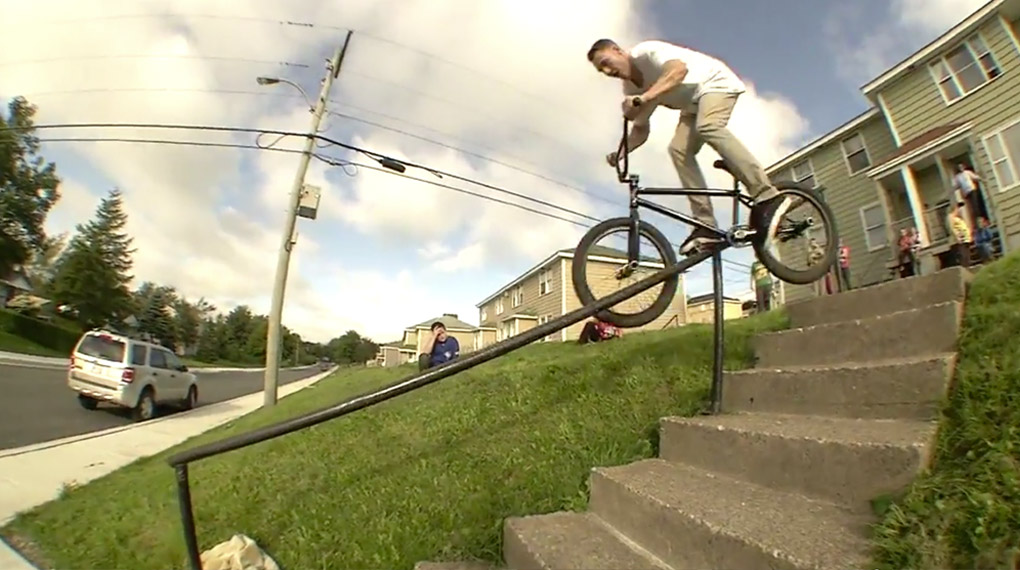 Jordan Hickey bereichert das kanadische wethepeople-Team mit harten Railtricks und lustigen Hosen. Beides gibt es auch in seinem Welcome-Edit zu sehen.