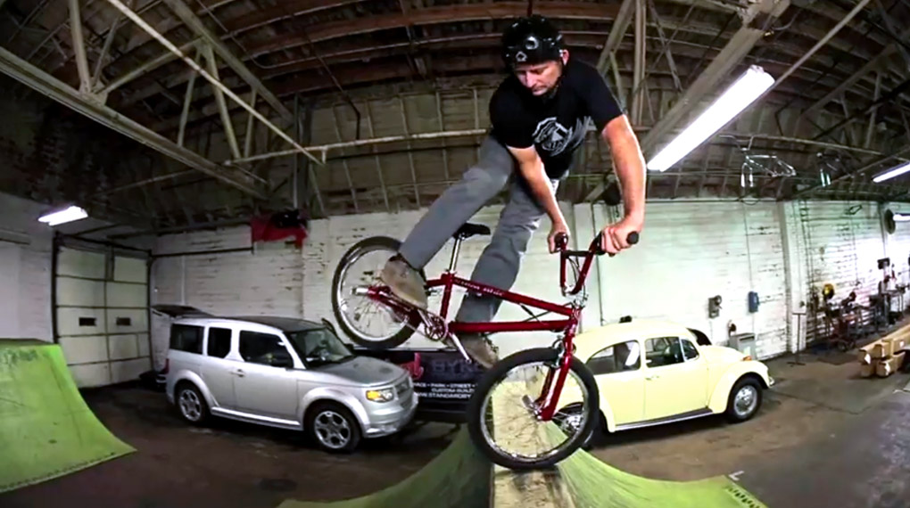 Auch im stolzen Alter von 50 Jahren geht Rick Moliterno noch immer ab wie Schmitz Katze. Hier gibt