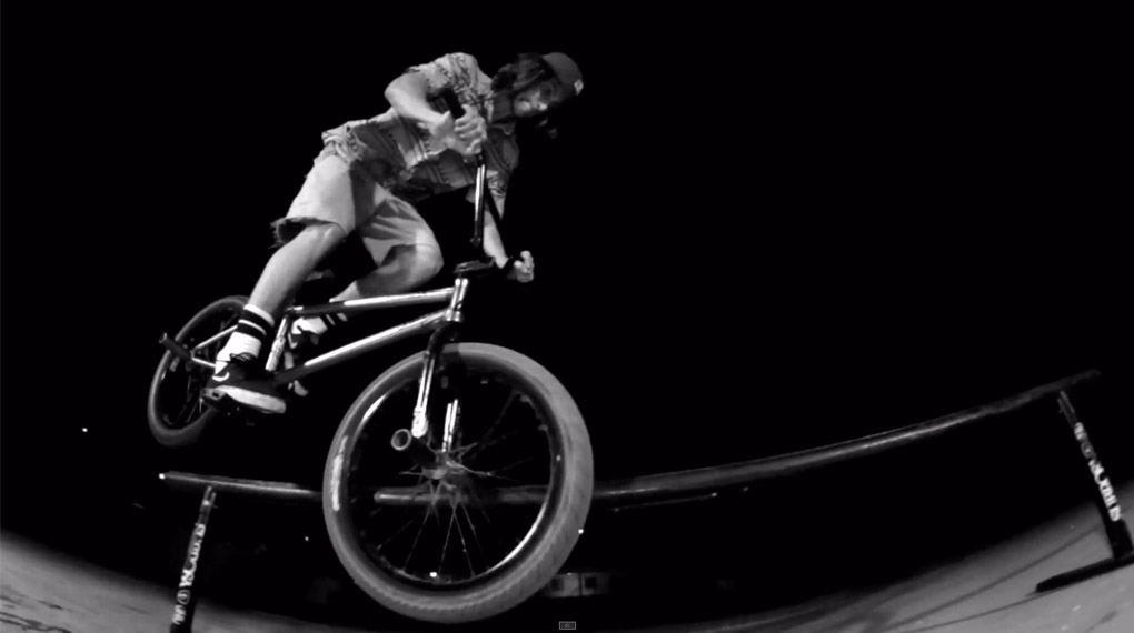 Simone Barraco hat sich für dieses Video das Subrosa Street Rail vorgeknöpft und nach allen Regeln der Grindkunst zerlegt.