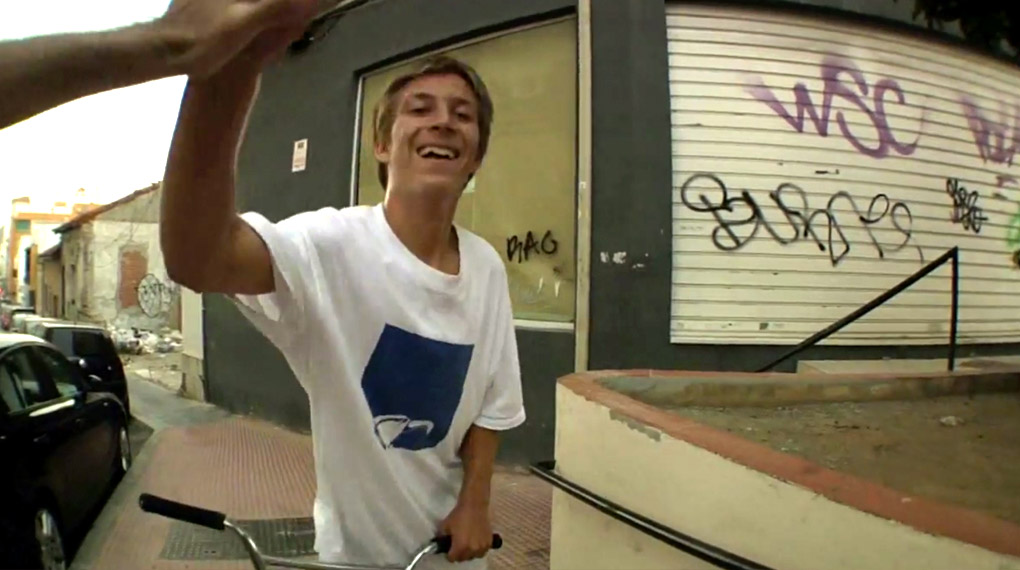 Antonio Laczko von der Malakafornia Crew räumt in diesem Video auf den Straßen von Malaga auf – und das ziemlich gründlich. Gönn