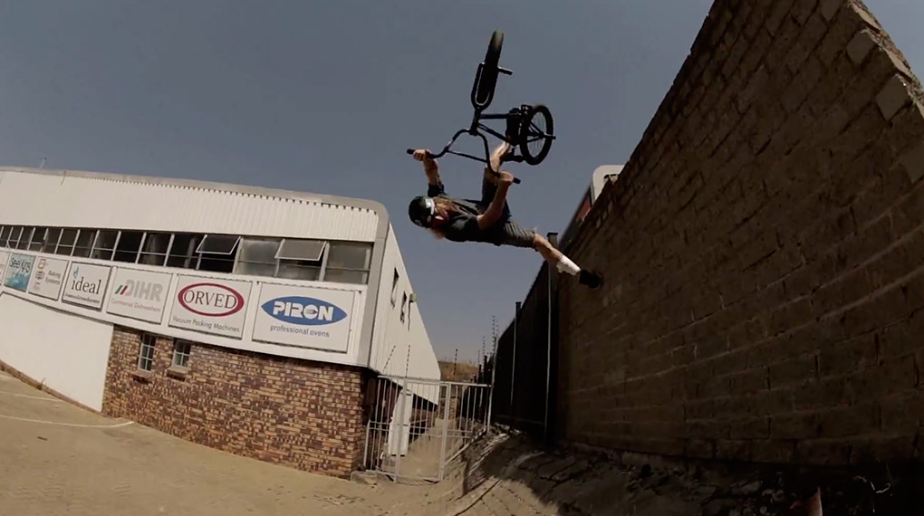 Drei Videos in einer Woche? Da muss jemand richtig Bock haben! So geschehen bei Greg Illingworth der in seinem neuen Edit in Südafrika unterwegs ist.