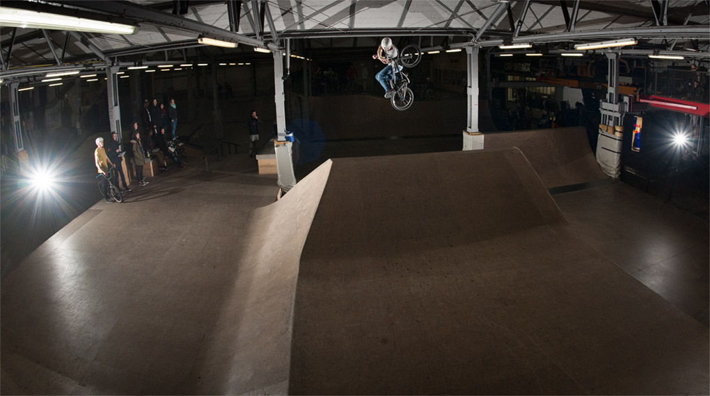 Für unseren Hallenguide haben wir mehr als 20 Indoorparks in Deutschland und Österreich zusammengetragen, die BMX-freundlich sind. Hier erfährst du mehr.