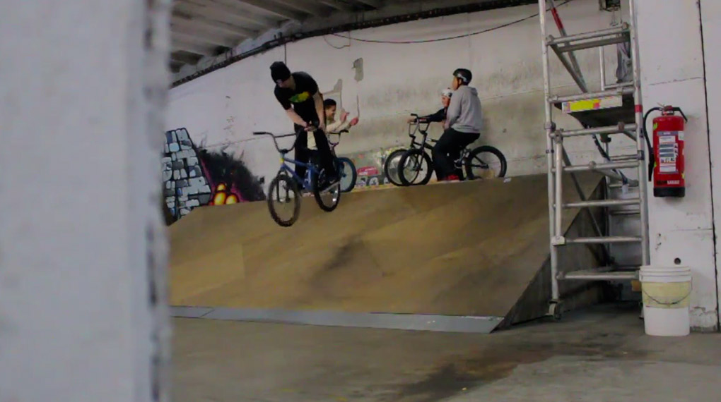 Leservideo: Robin Stroker und Tim Blaskowski haben richtig Bock auf Action. In ihrem Video zerlegen die beiden Dudes die Yard Halle in Hannover.