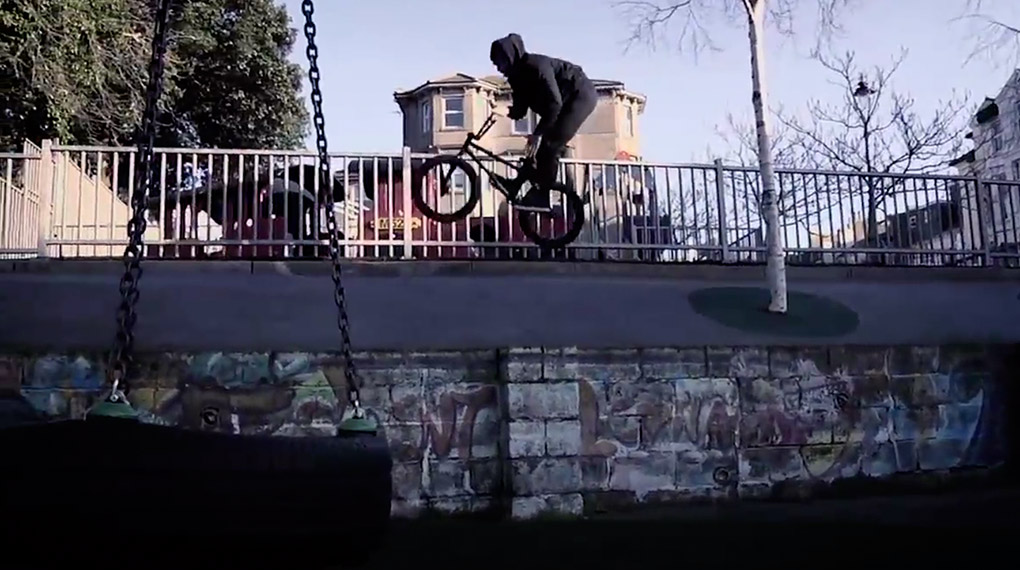 Alex Valentino ist nicht gewillt sich im Winter in Frankreich zu langweilen und ist deshalb kurzerhand, zumindest zeitweilig, nach England ausgewandert.