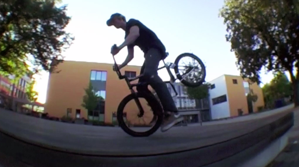 Auf den Straßen von Hannover werden schwere Geschütze aufgefahren: Max Bergmann schickt sich beim Bangers – Freestyle Film Festival 2014 selbst ins Rennen.