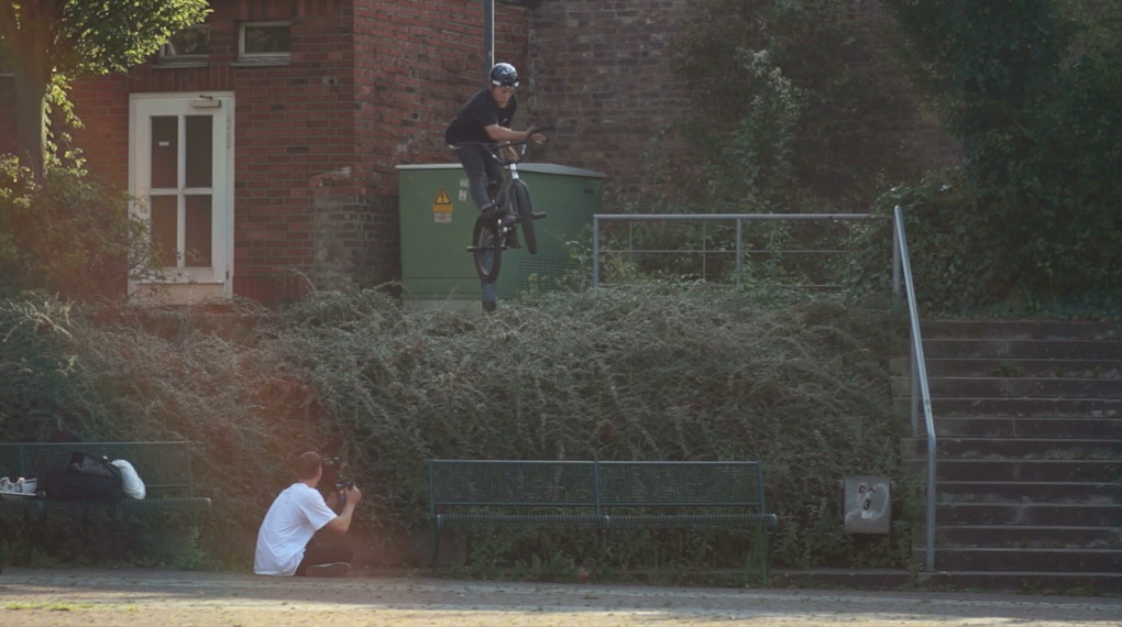 Der Erftkreis brennt! Marcus Brückner hat Nico van Loon für das Bangers – Freestyle Film Festival 2014 gefilmt.