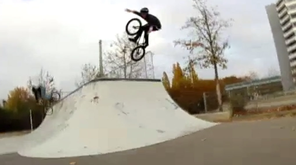 Robin Senger representet Karlsruhe beim Bangers – Freestyle Film Festival 2014. Hier geht